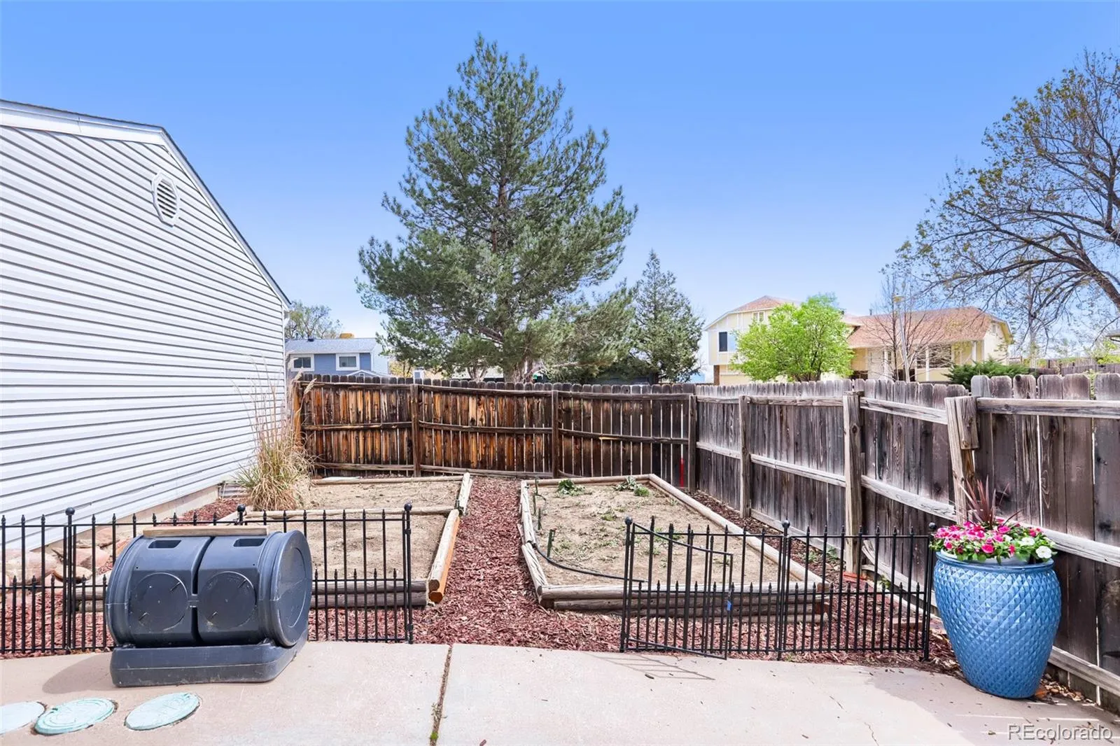 04152026211300 1600 35