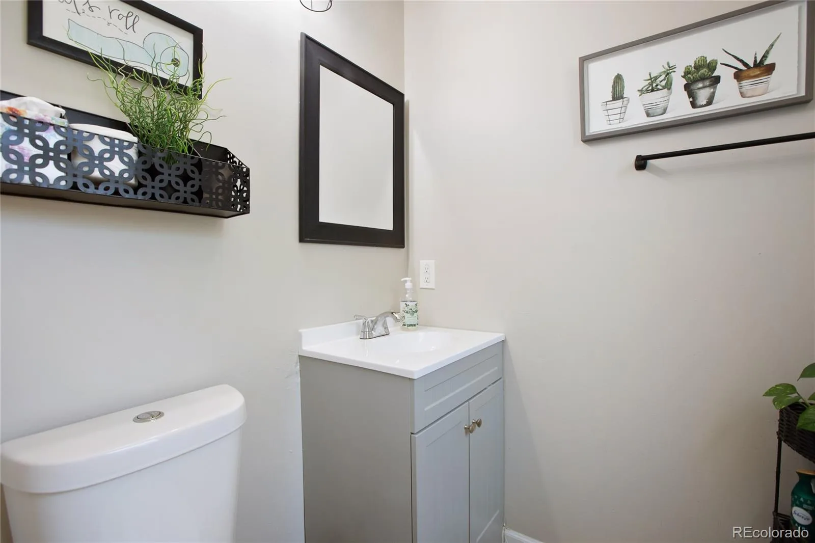 39 S Nome Street Aurora CO 80012 | MLS #REC8204541 08162026050213 1600 26