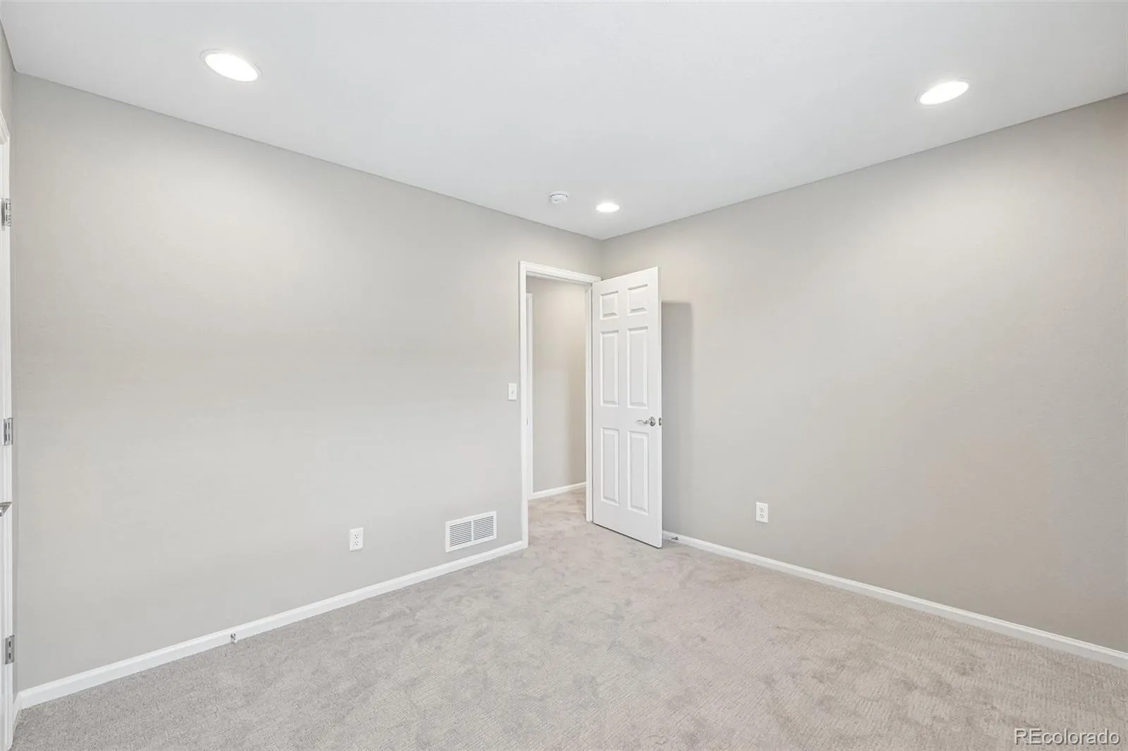 6568 N Ceylon Street Denver CO 80249 MLS #REC8210537 05222026000513 1600 21