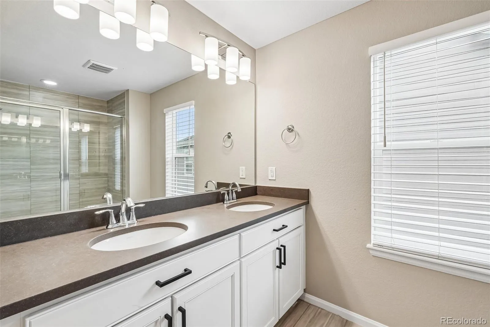 6568 N Ceylon Street Denver CO 80249 MLS #REC8210537 05222026000513 1600 23
