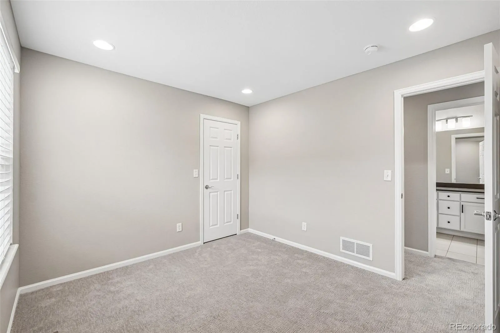 6568 N Ceylon Street Denver CO 80249 MLS #REC8210537 05222026000513 1600 33