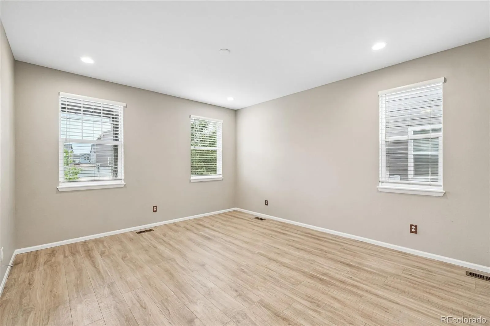 6568 N Ceylon Street Denver CO 80249 MLS #REC8210537 05222026000513 1600 8