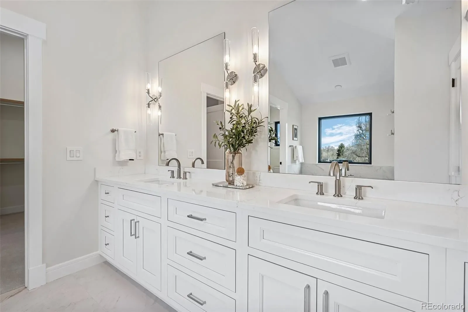 03192026205345 1600 22