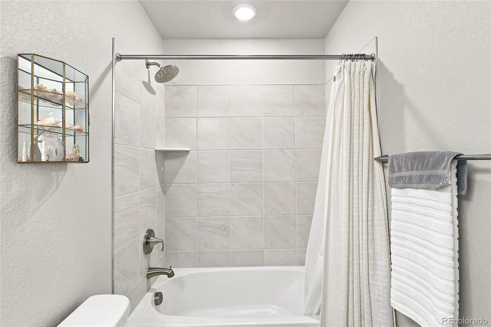 9777 Banner Peak Street Littleton CO 80125 | MLS #REC8225692 07312026201804 1600 22