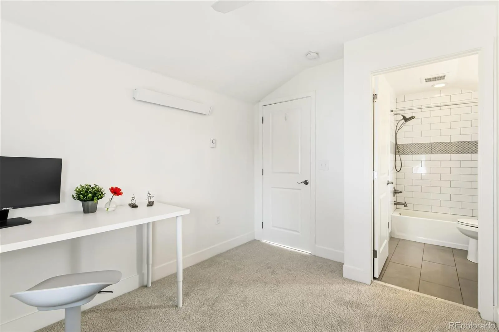 04092026231400 1600 17