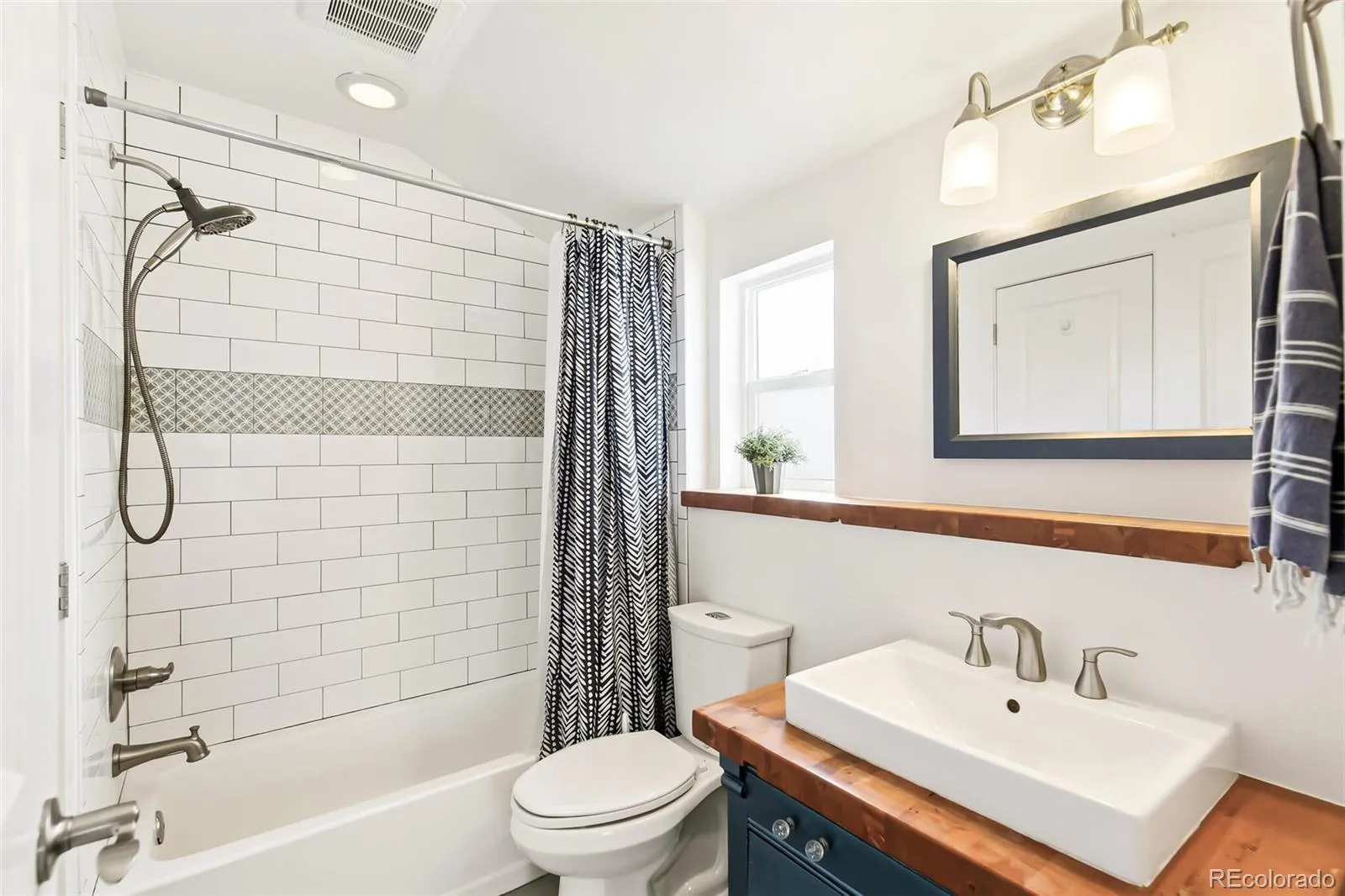 04092026231400 1600 18