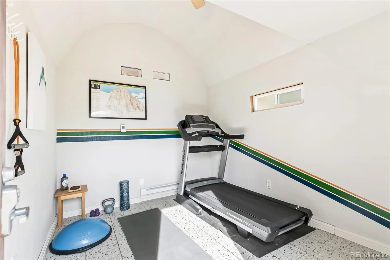 04092026231400 1600 22