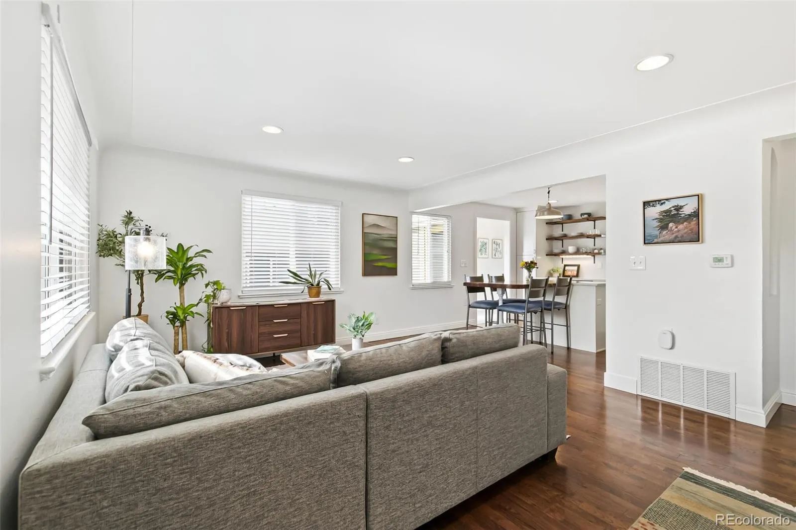 04092026231400 1600 28