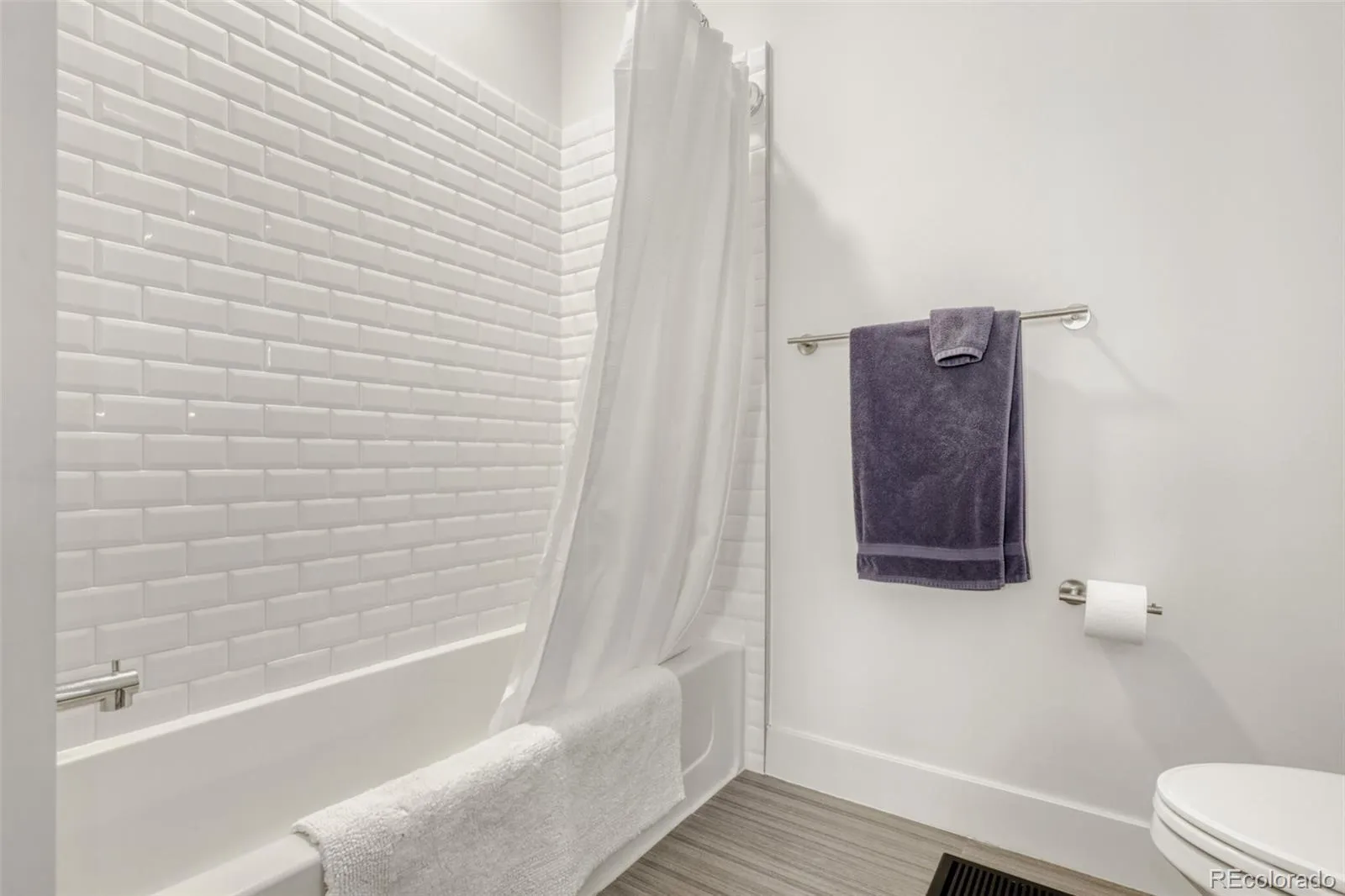 04102026051727 1600 23