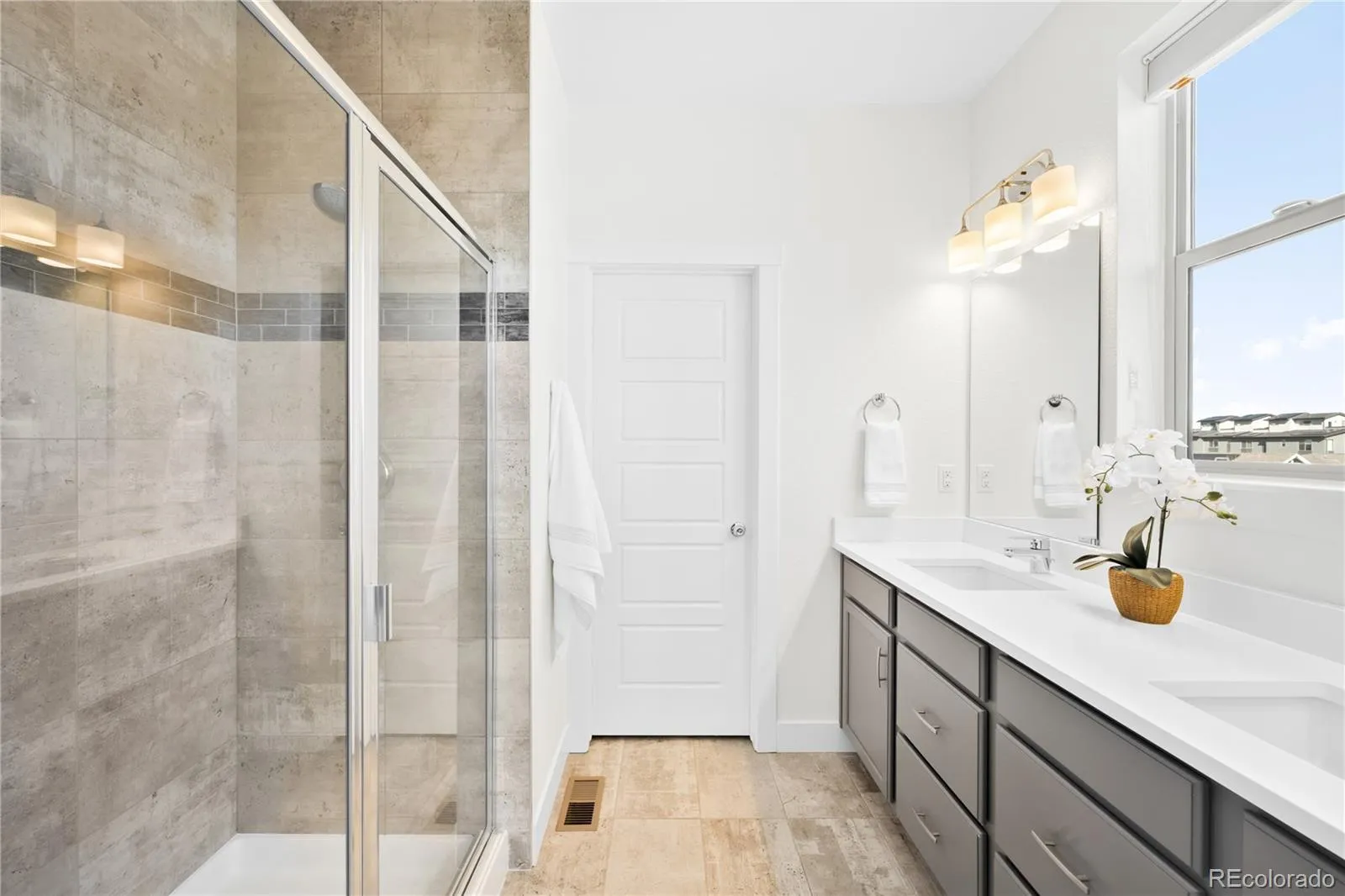 2522 N Moline Street Aurora CO 80010 MLS #REC8239016 05112026070833 1600 21
