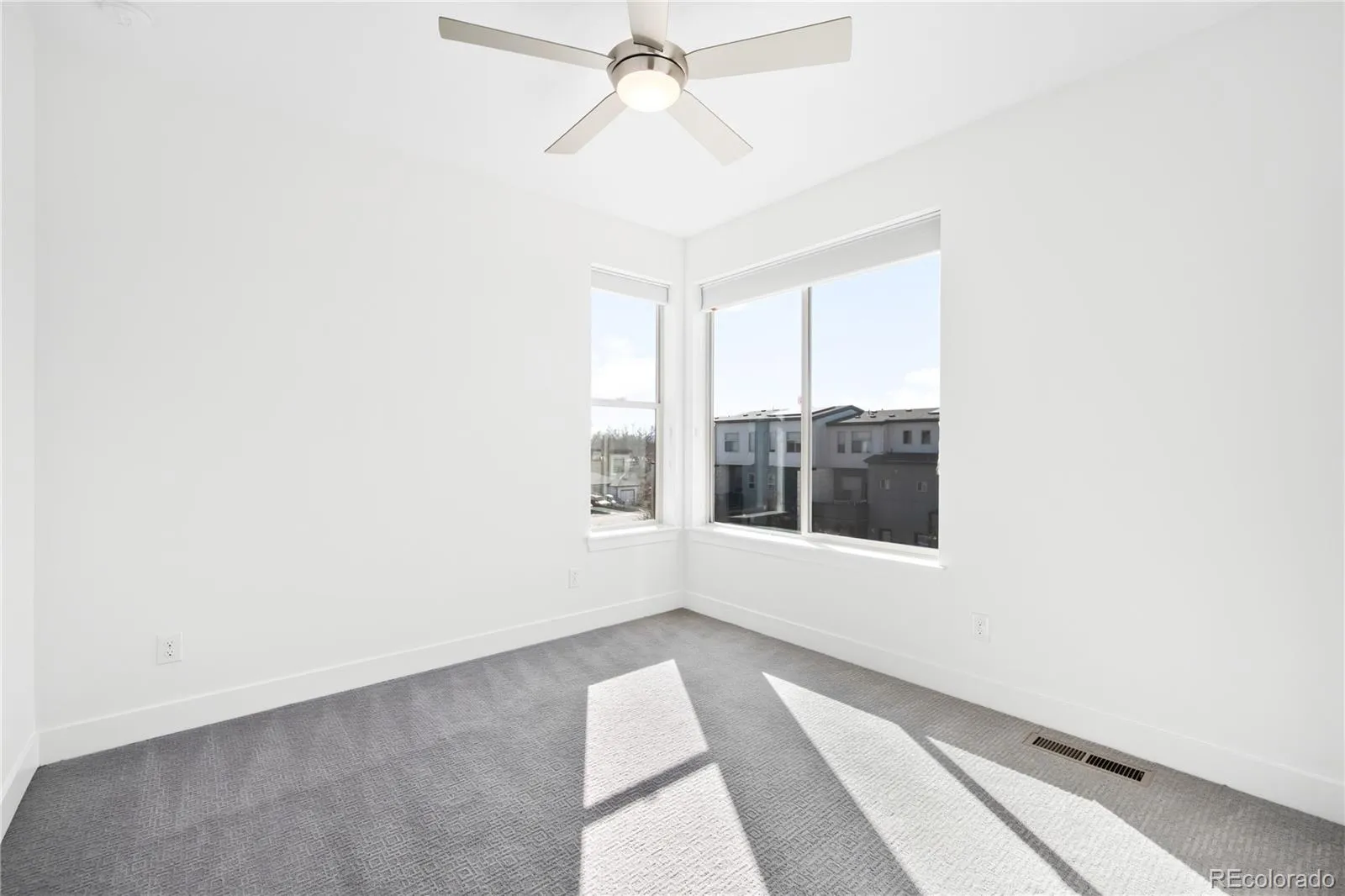 2522 N Moline Street Aurora CO 80010 MLS #REC8239016 05112026070833 1600 24