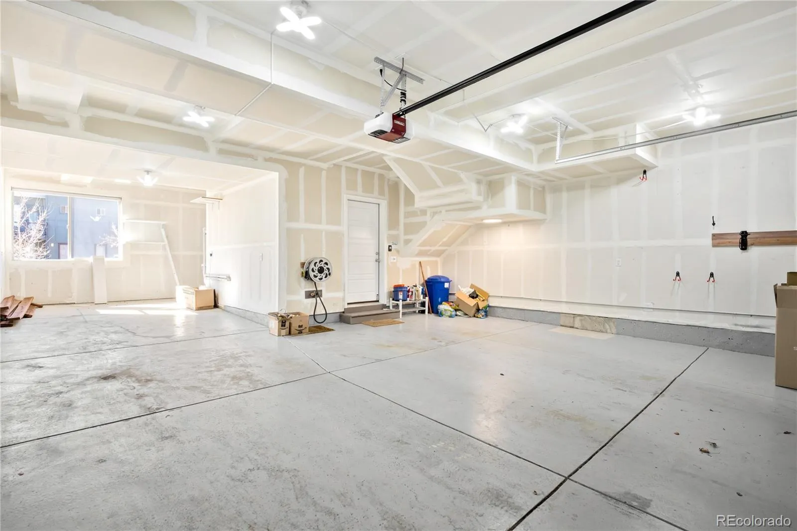 2522 N Moline Street Aurora CO 80010 MLS #REC8239016 05112026070833 1600 32