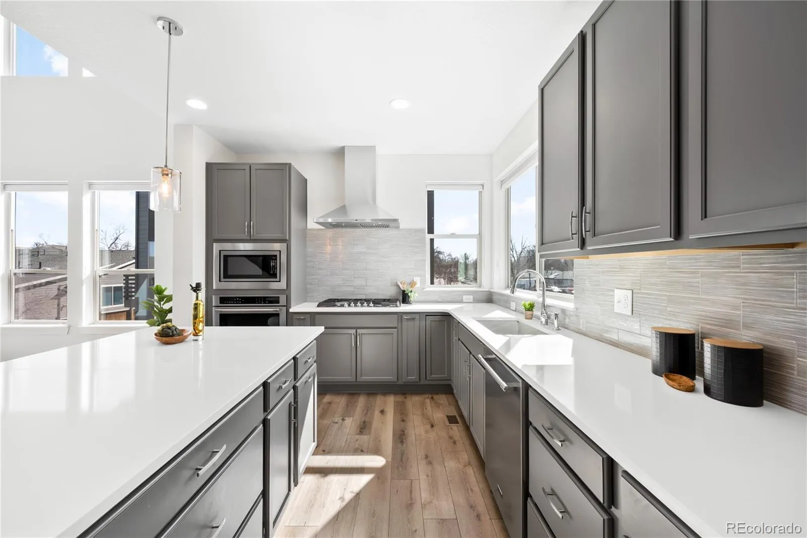 2522 N Moline Street Aurora CO 80010 MLS #REC8239016 05112026070833 1600 7