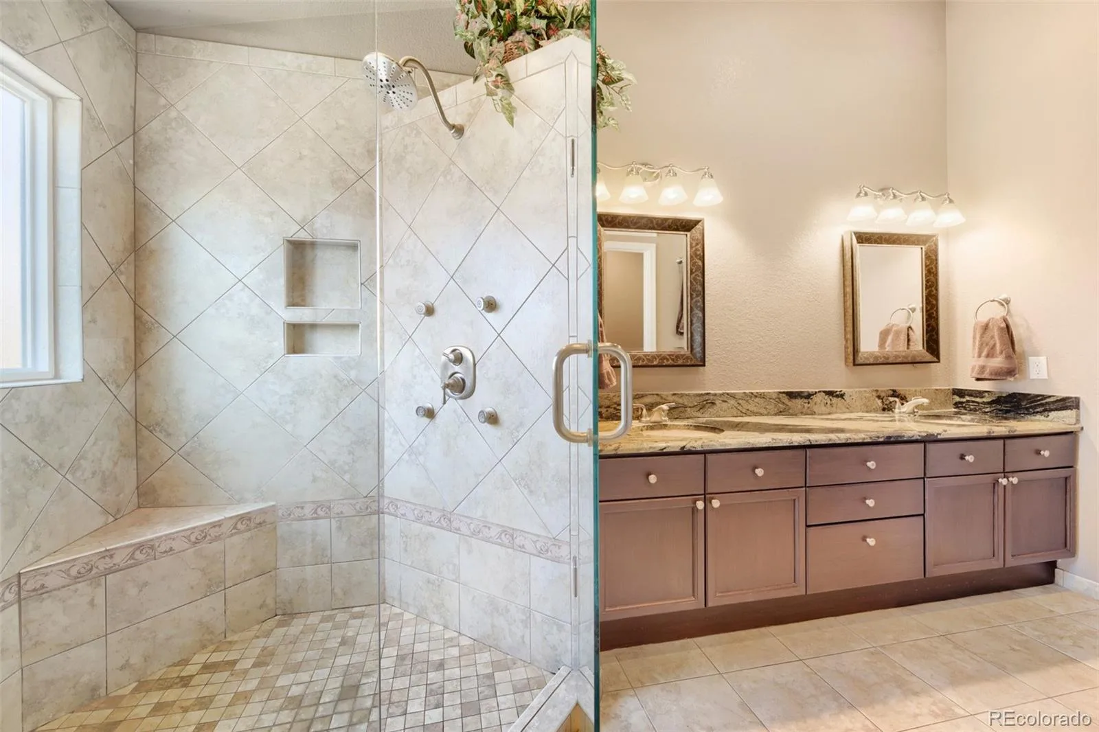 10083 Oak Leaf Way Littleton CO 80129 | MLS #REC8239160 08072026014345 1600 18