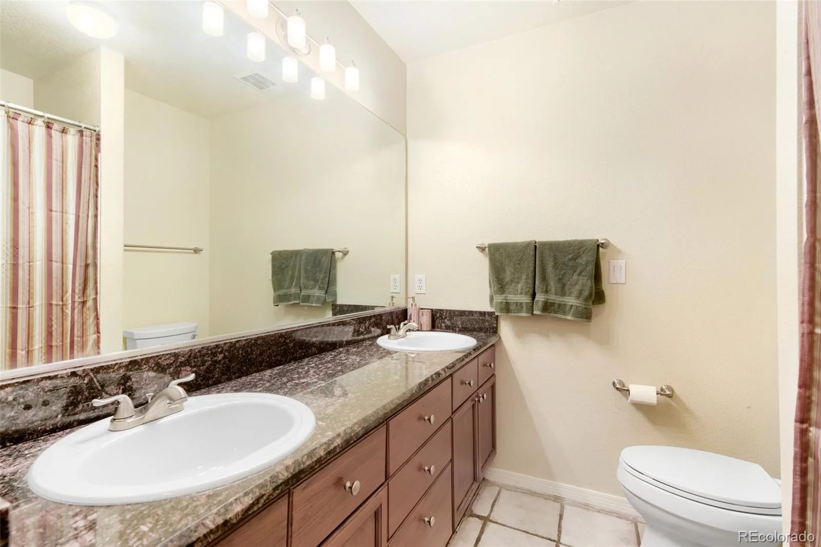 10083 Oak Leaf Way Littleton CO 80129 | MLS #REC8239160 08072026014345 1600 24