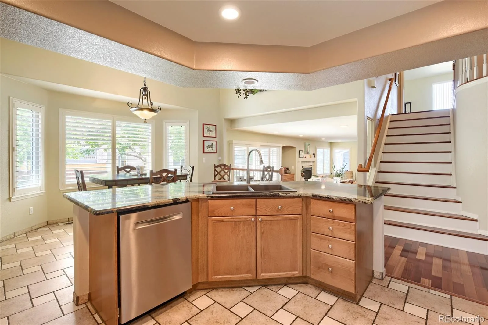 10083 Oak Leaf Way Littleton CO 80129 | MLS #REC8239160 08072026014345 1600 9