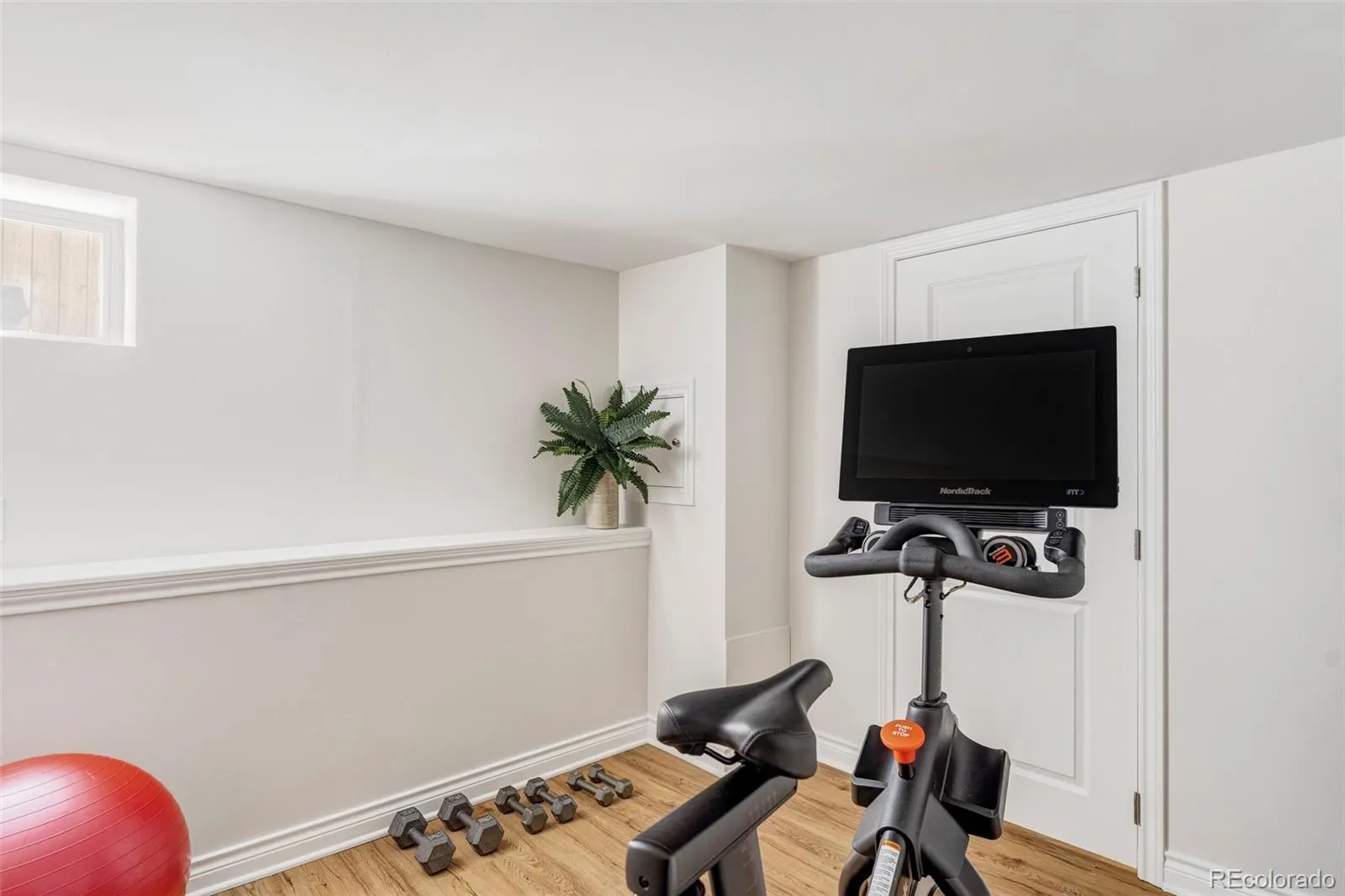 04112026172255 1600 32