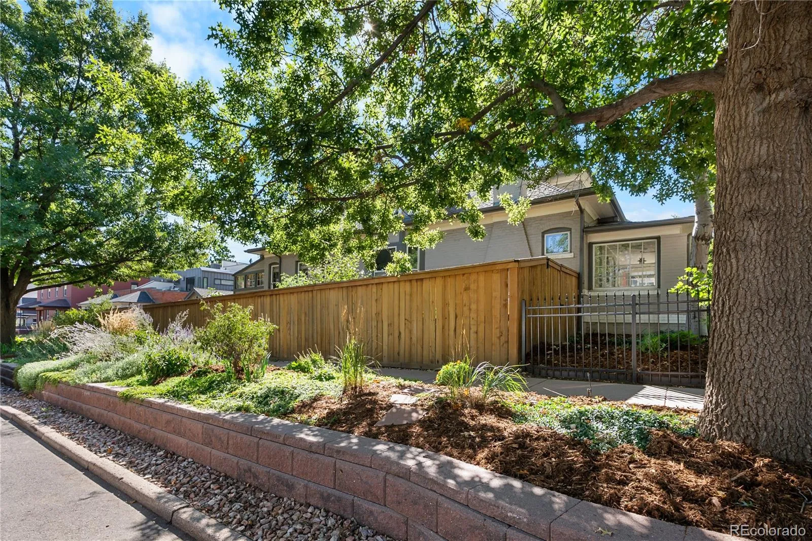 04112026172255 1600 38