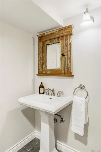 04112026172255 800 33