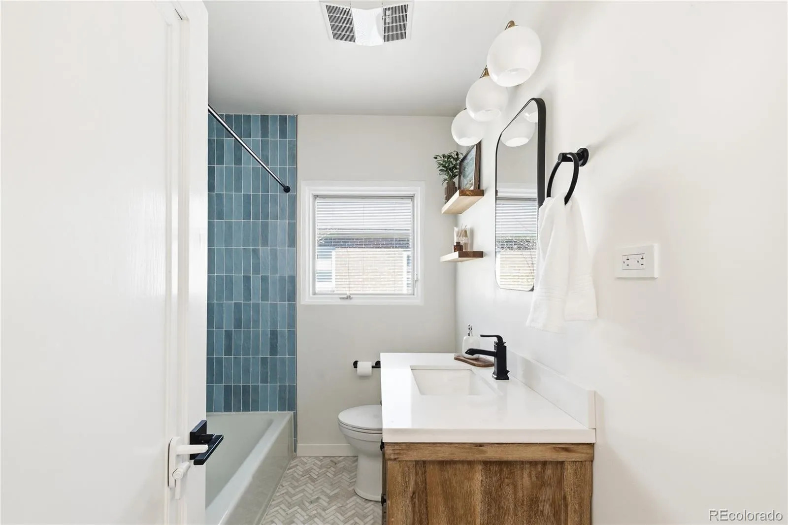 04102026165603 1600 18