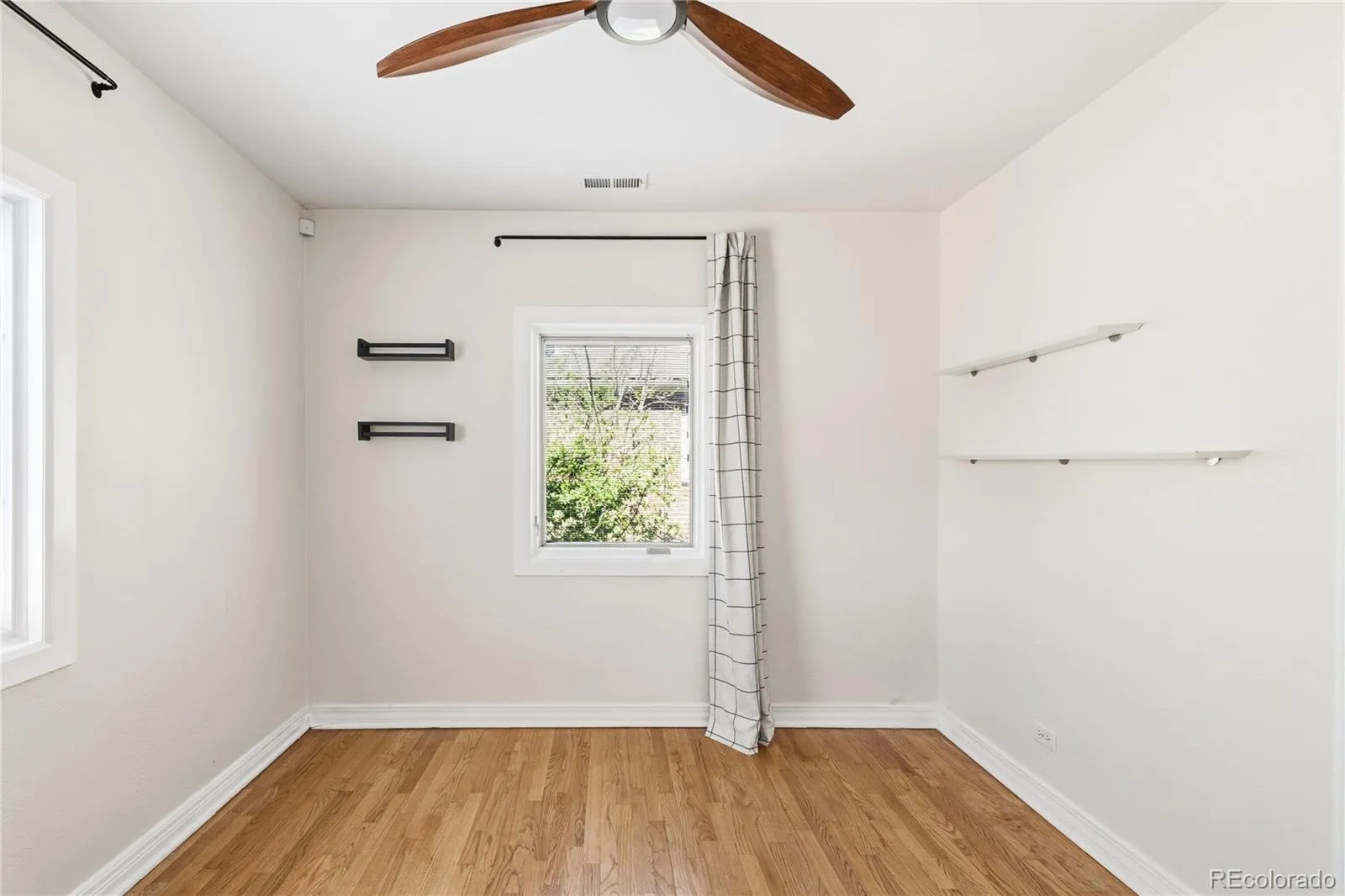 04102026165603 1600 20