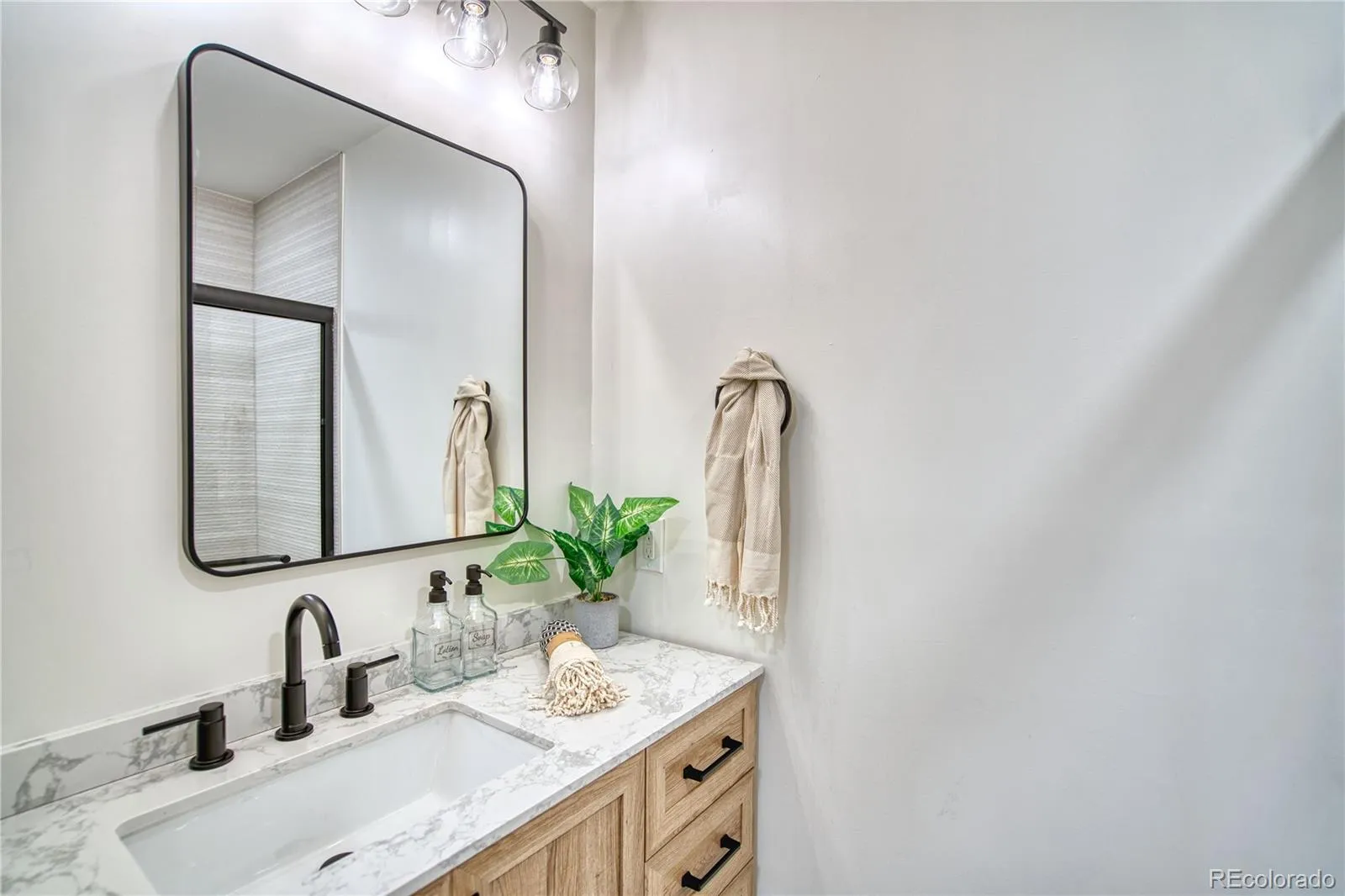 9609 W 57th Avenue Arvada CO 80002 MLS #REC8246581 05142026180745 1600 19