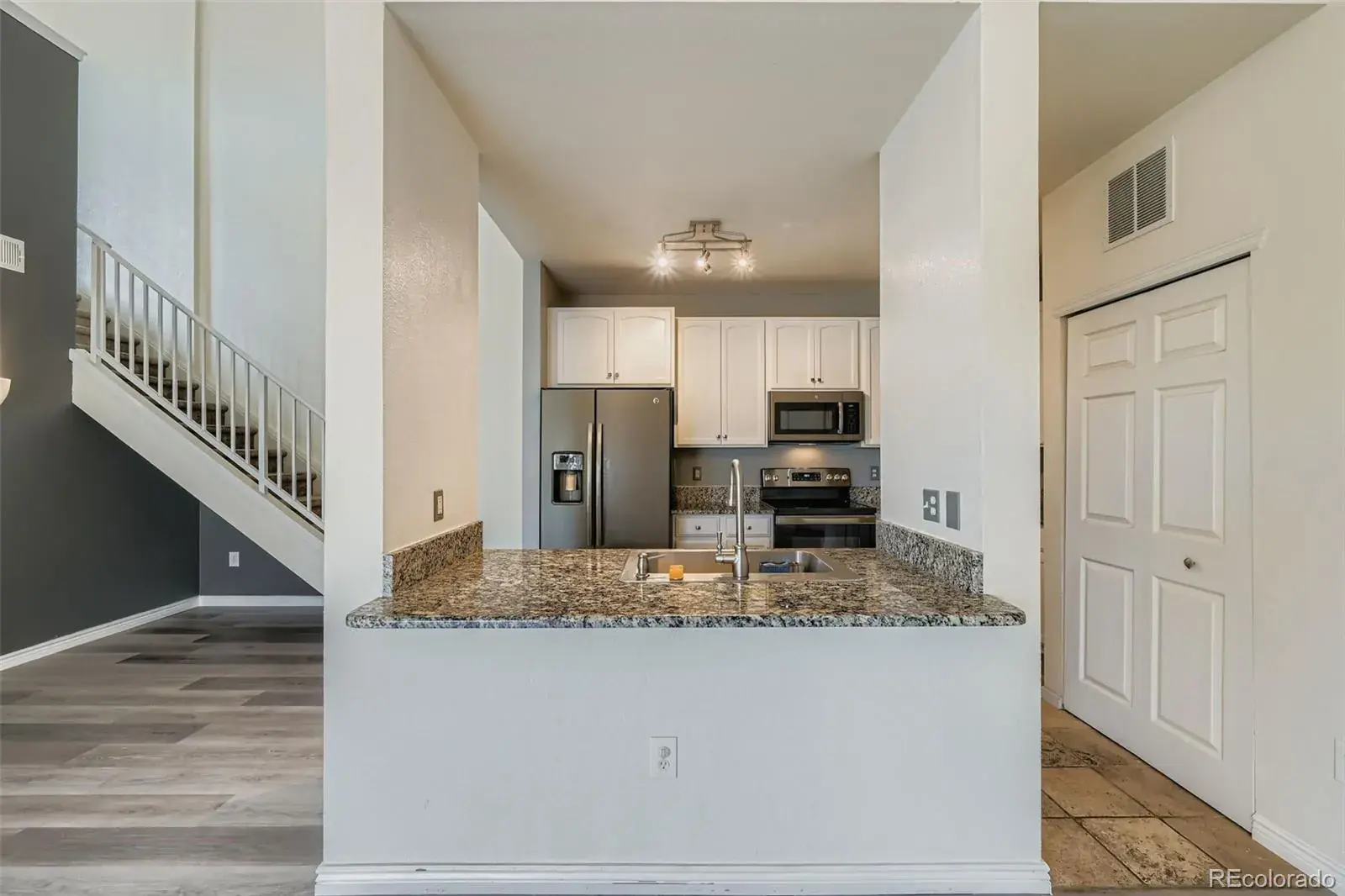 10102025213343 1600 11