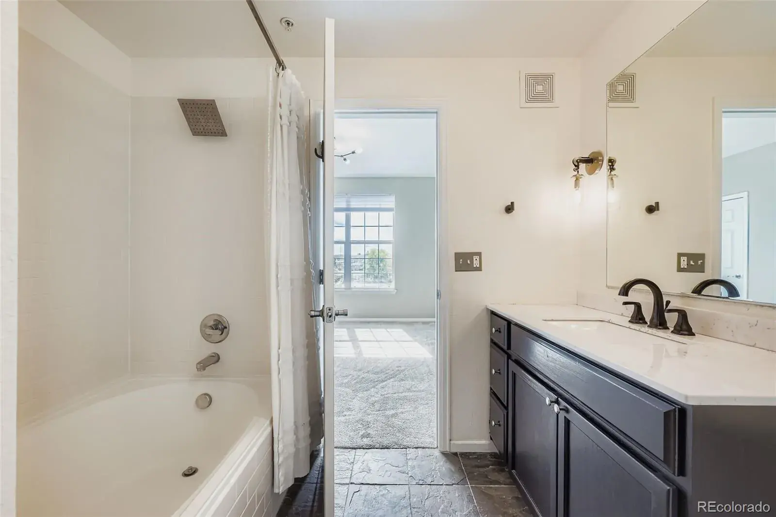 10102025213343 1600 16