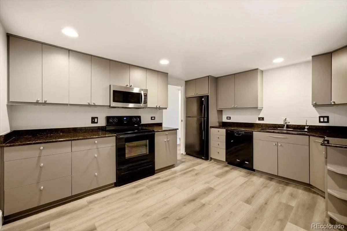420 S Marion Parkway #1303 Denver CO 80209 MLS #REC8249927 06122026174826 1200 13