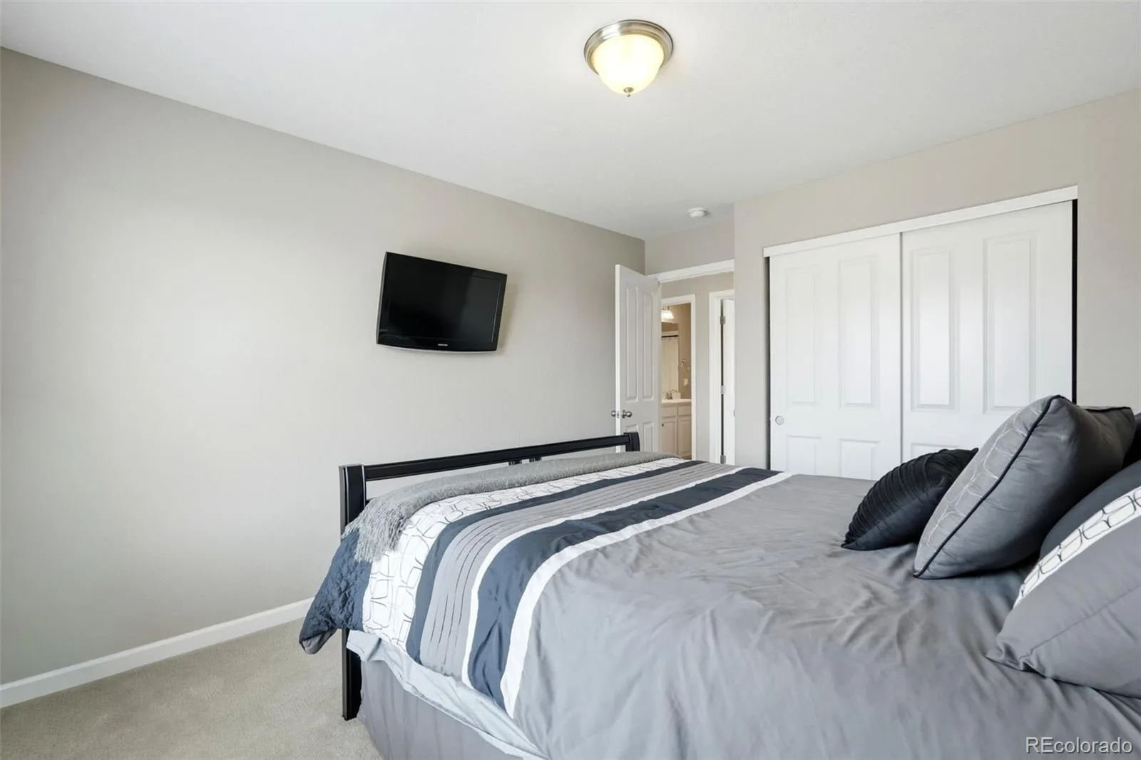 5042 S Valdai Way Aurora CO 80015 | MLS #REC8252436 08062026233612 1600 28