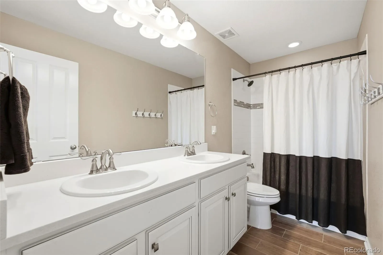 5042 S Valdai Way Aurora CO 80015 | MLS #REC8252436 08062026233612 1600 29