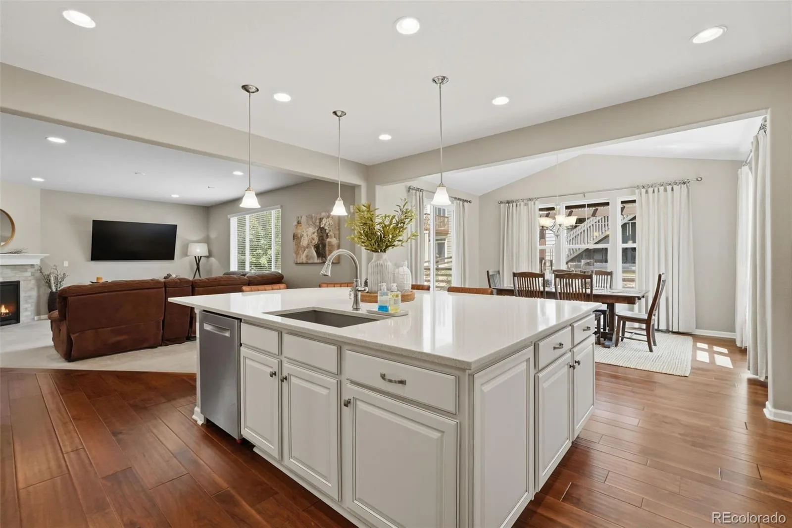5042 S Valdai Way Aurora CO 80015 | MLS #REC8252436 08062026233612 1600 9