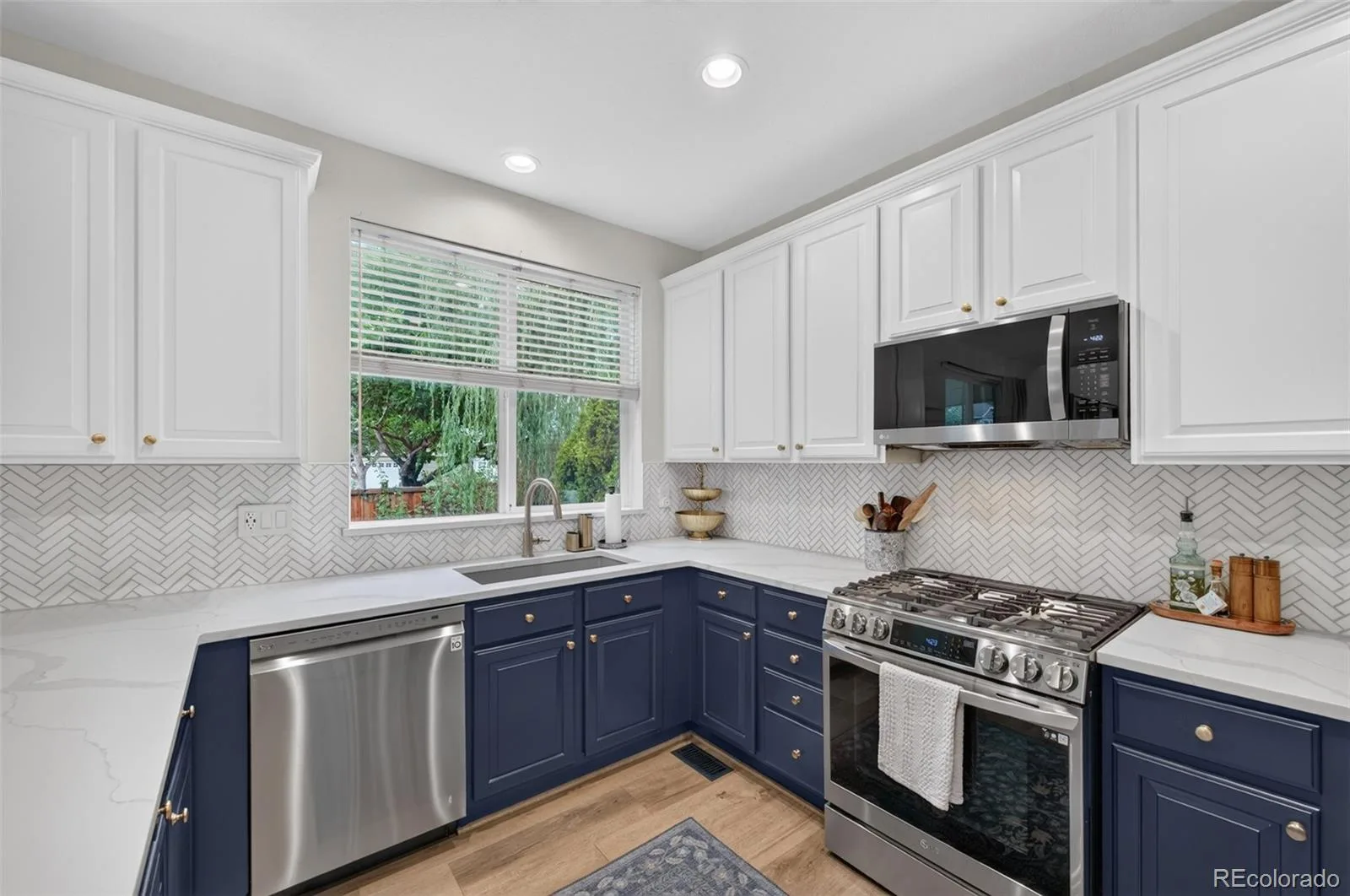 5587 S Gray Street Littleton CO 80123 | MLS #REC8254860 08122026160556 1600 12