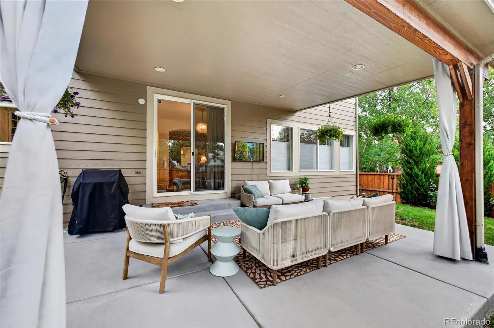 5587 S Gray Street Littleton CO 80123 | MLS #REC8254860 08122026160556 1600 27