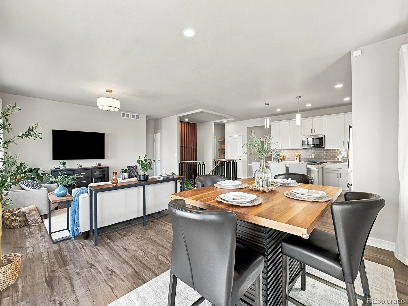 7266 S Robertsdale Way Aurora CO 80016 | MLS #REC8257413 09222026084913 1600 11