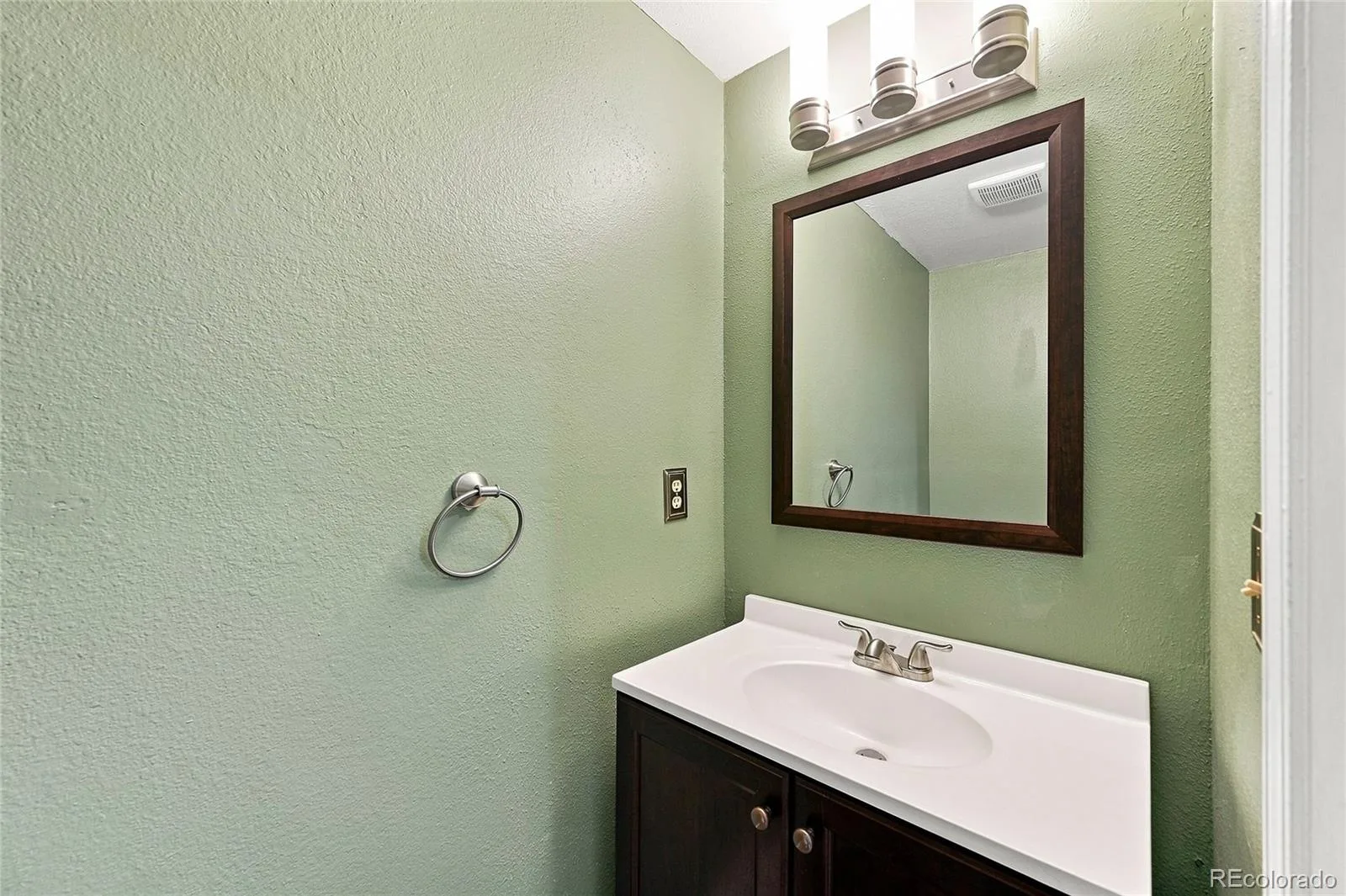 1228 S Flower Circle #C Denver CO 80232 | MLS #REC8258664 09242026002438 1600 32