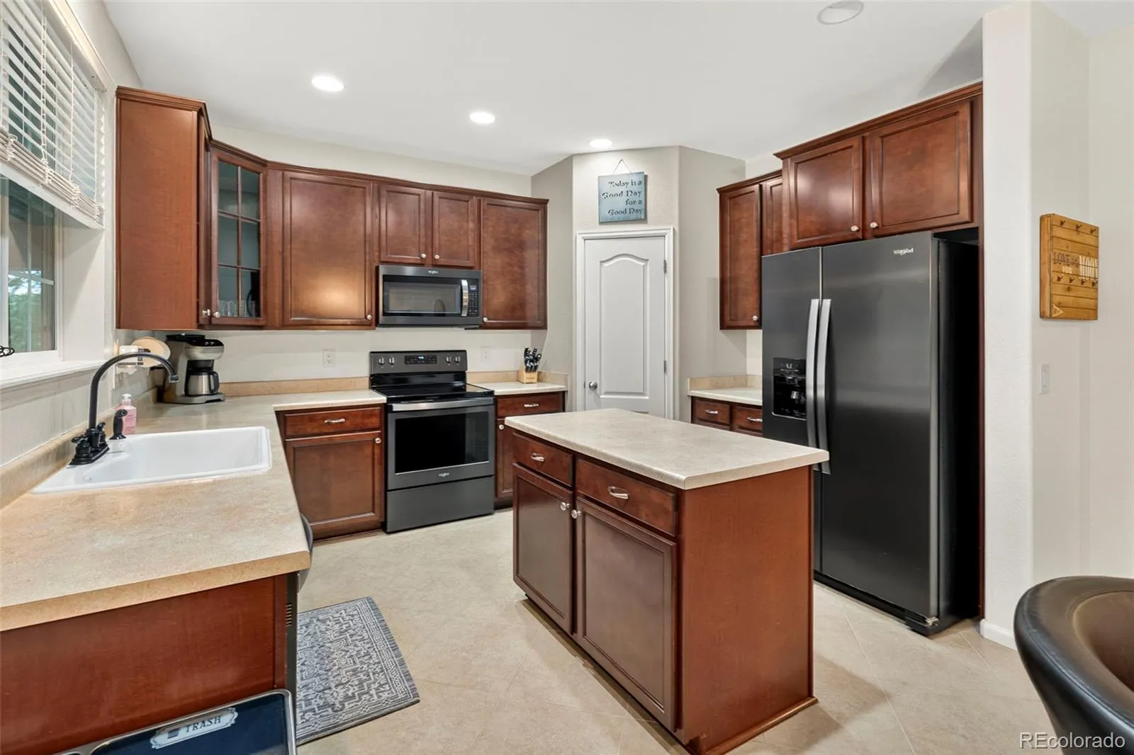 7151 S Oak Hill Circle Aurora CO 80016 MLS #REC8261148 05222026001213 1600 12