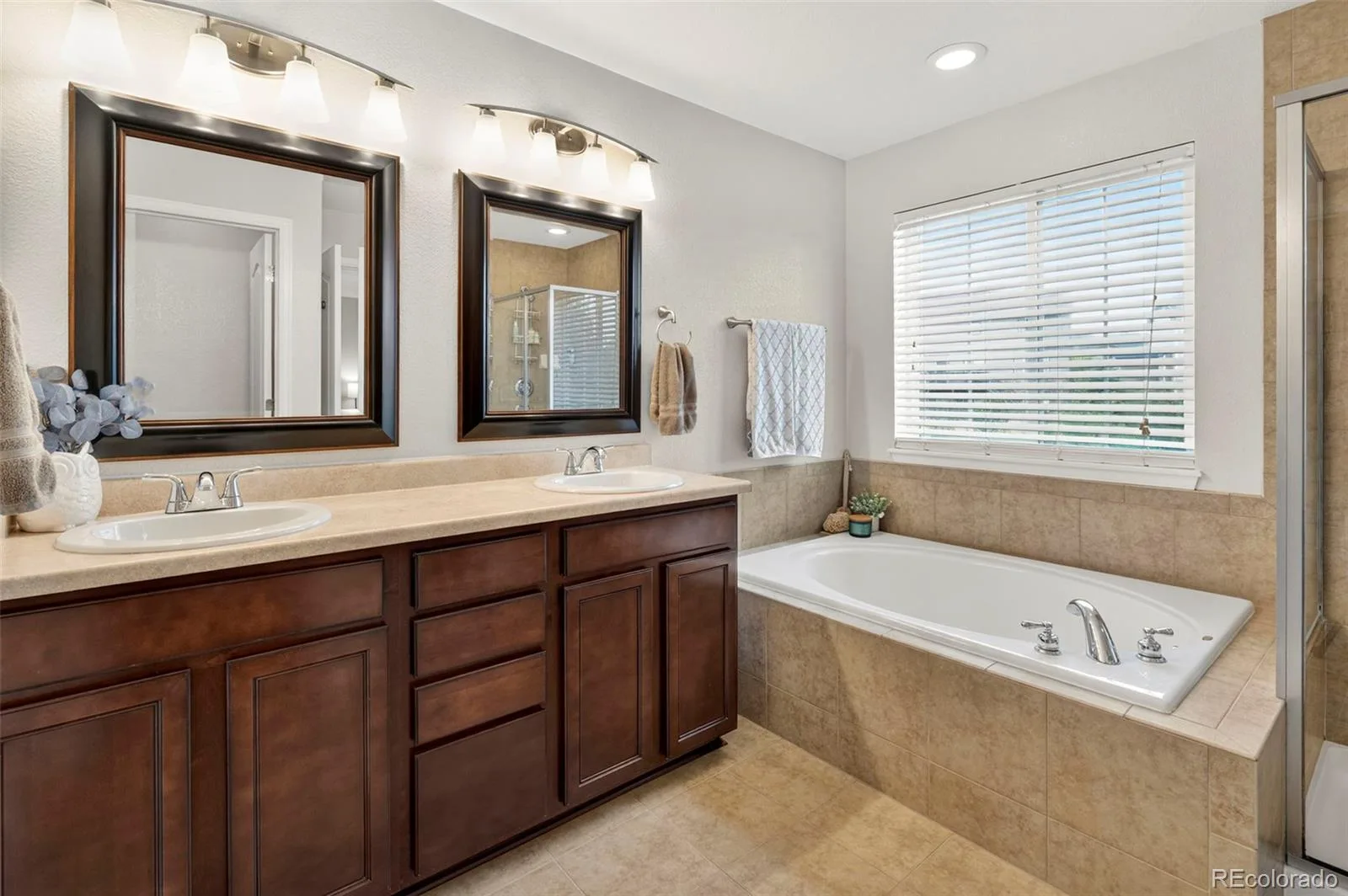 7151 S Oak Hill Circle Aurora CO 80016 | MLS #REC8261148 07222026152825 1600 14