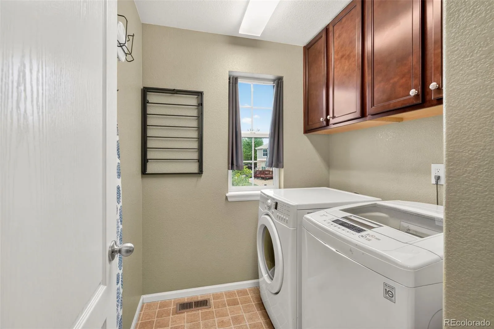 7151 S Oak Hill Circle Aurora CO 80016 | MLS #REC8261148 07222026152825 1600 38