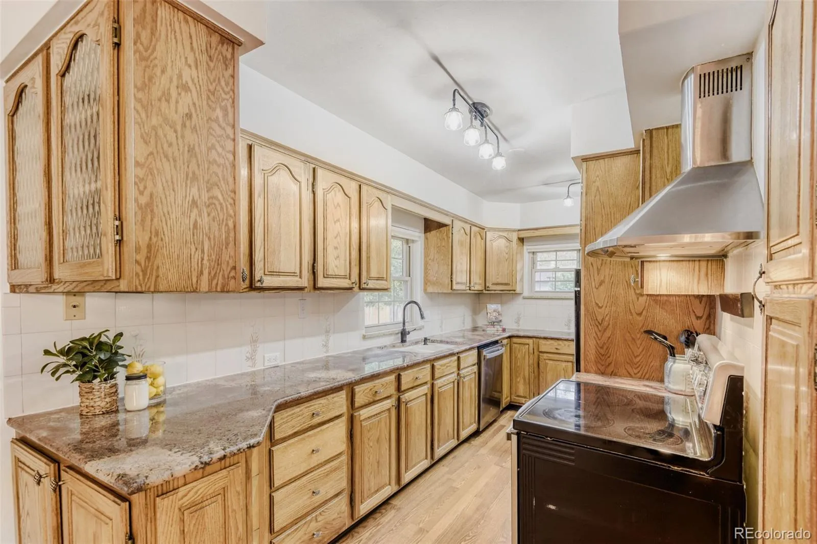 3171 S Williams Street Englewood CO 80113 MLS #REC8262956 05212026185607 1600 5