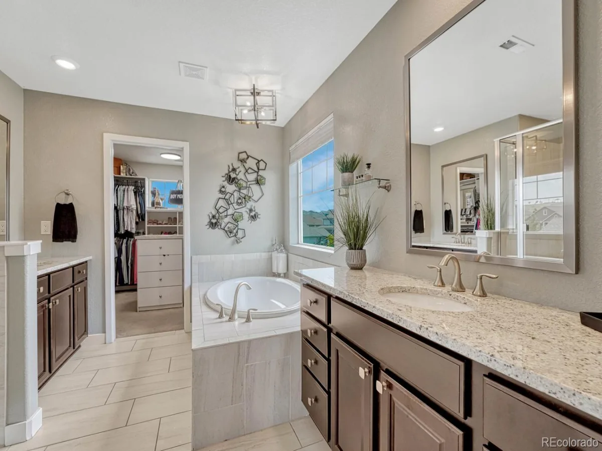8055 S Vandriver Way Aurora CO 80016 MLS #REC8267487 07092026020254 1200 25