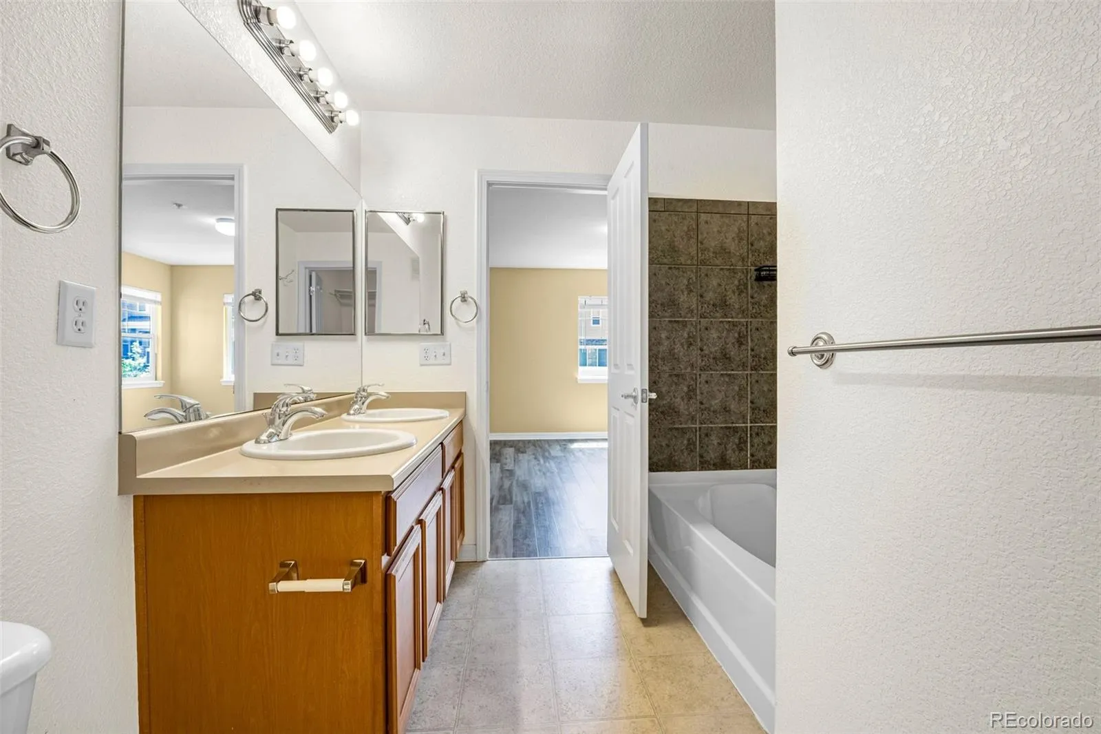 23560 Alamo Place #B Aurora CO 80016 MLS #REC8269099 04272026221105 1600 13