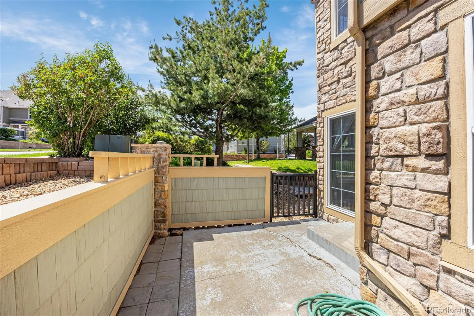 23560 Alamo Place #B Aurora CO 80016 MLS #REC8269099 04272026221105 1600 24