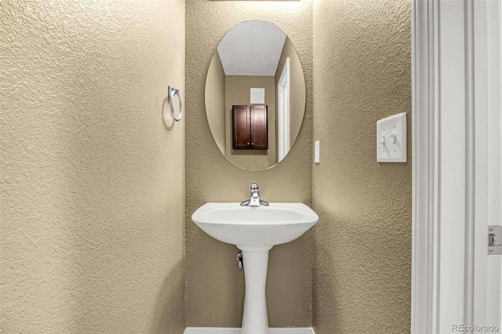 23560 Alamo Place #B Aurora CO 80016 MLS #REC8269099 04272026221105 1600 9
