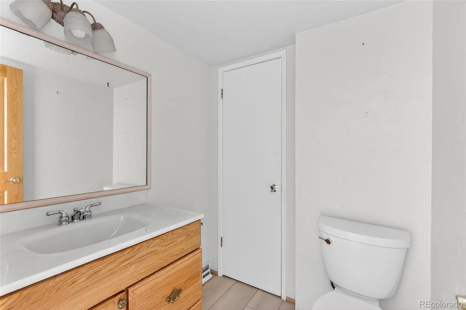 12513 W Alameda Drive Lakewood CO 80228 | MLS #REC8273903 05162026041612 1600 12