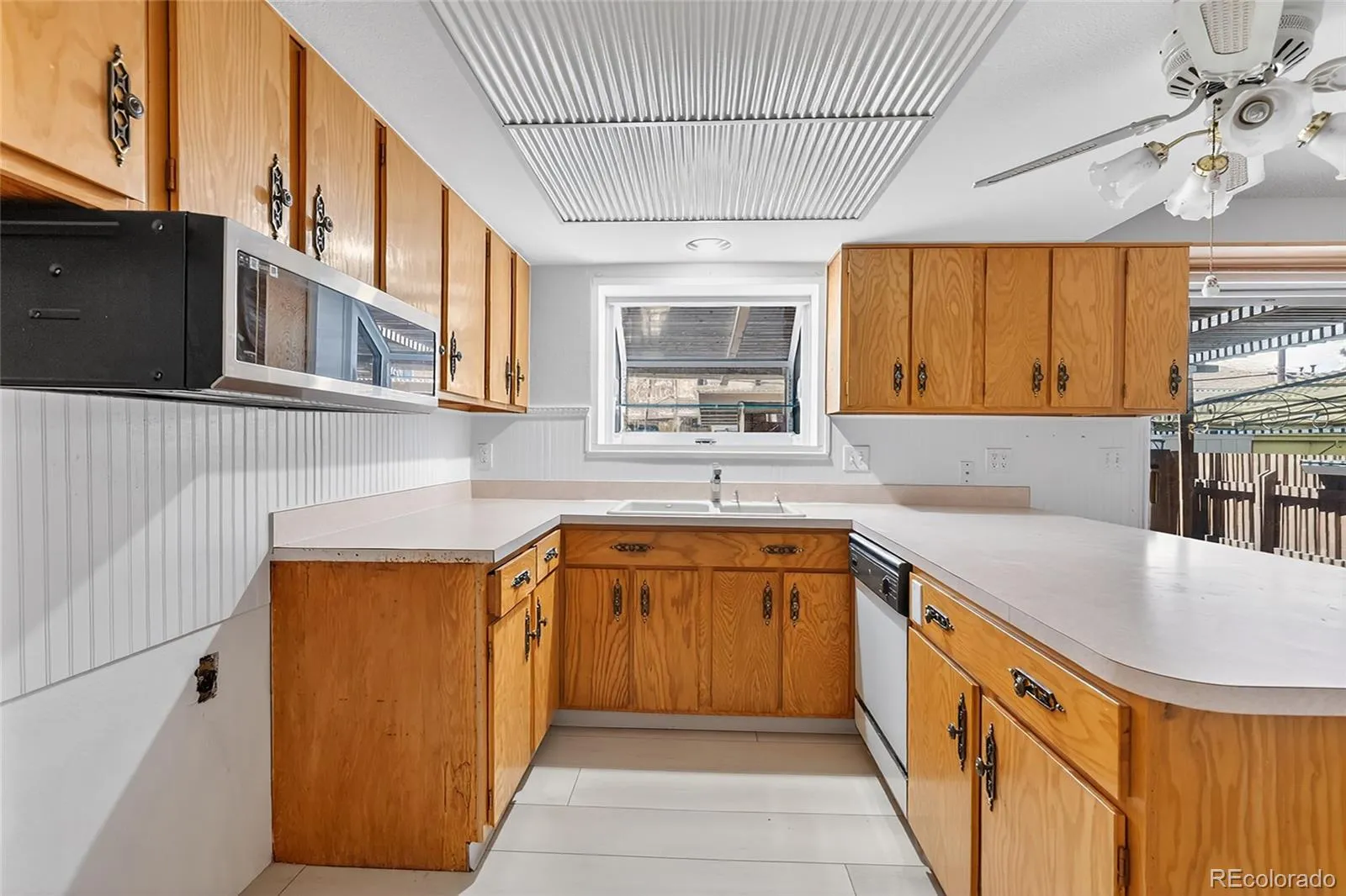 12513 W Alameda Drive Lakewood CO 80228 | MLS #REC8273903 05162026041612 1600 3