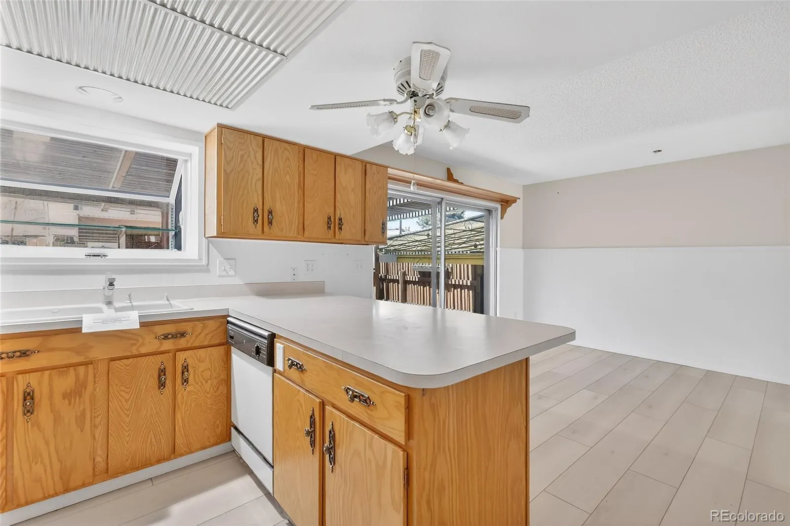 12513 W Alameda Drive Lakewood CO 80228 | MLS #REC8273903 05162026041612 1600 4