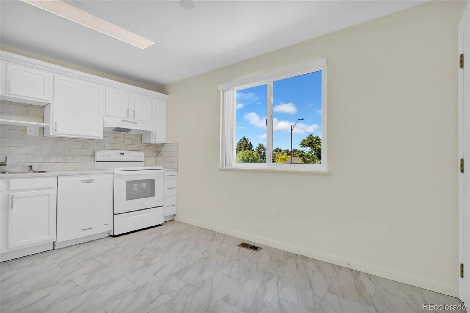 16219 E Linvale Avenue Aurora CO 80013 | MLS #REC8279389 07172026172620 1600 4
