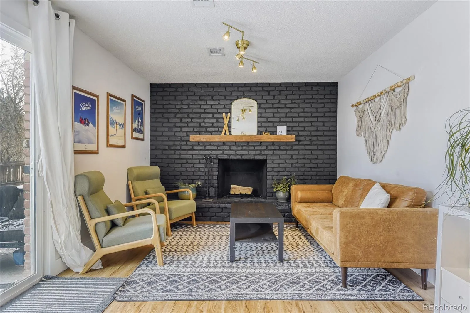 04102026195859 1600 12