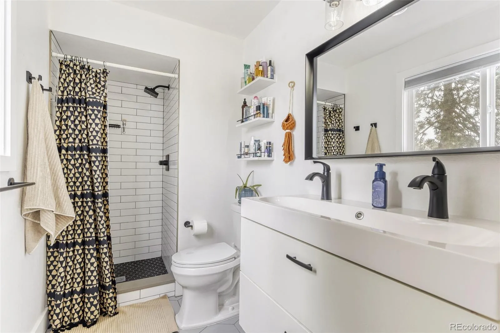 04102026195859 1600 16